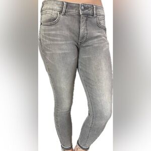 EXPRESS Stretch denim perfect lift, perfect curves angle, legging, midrise!